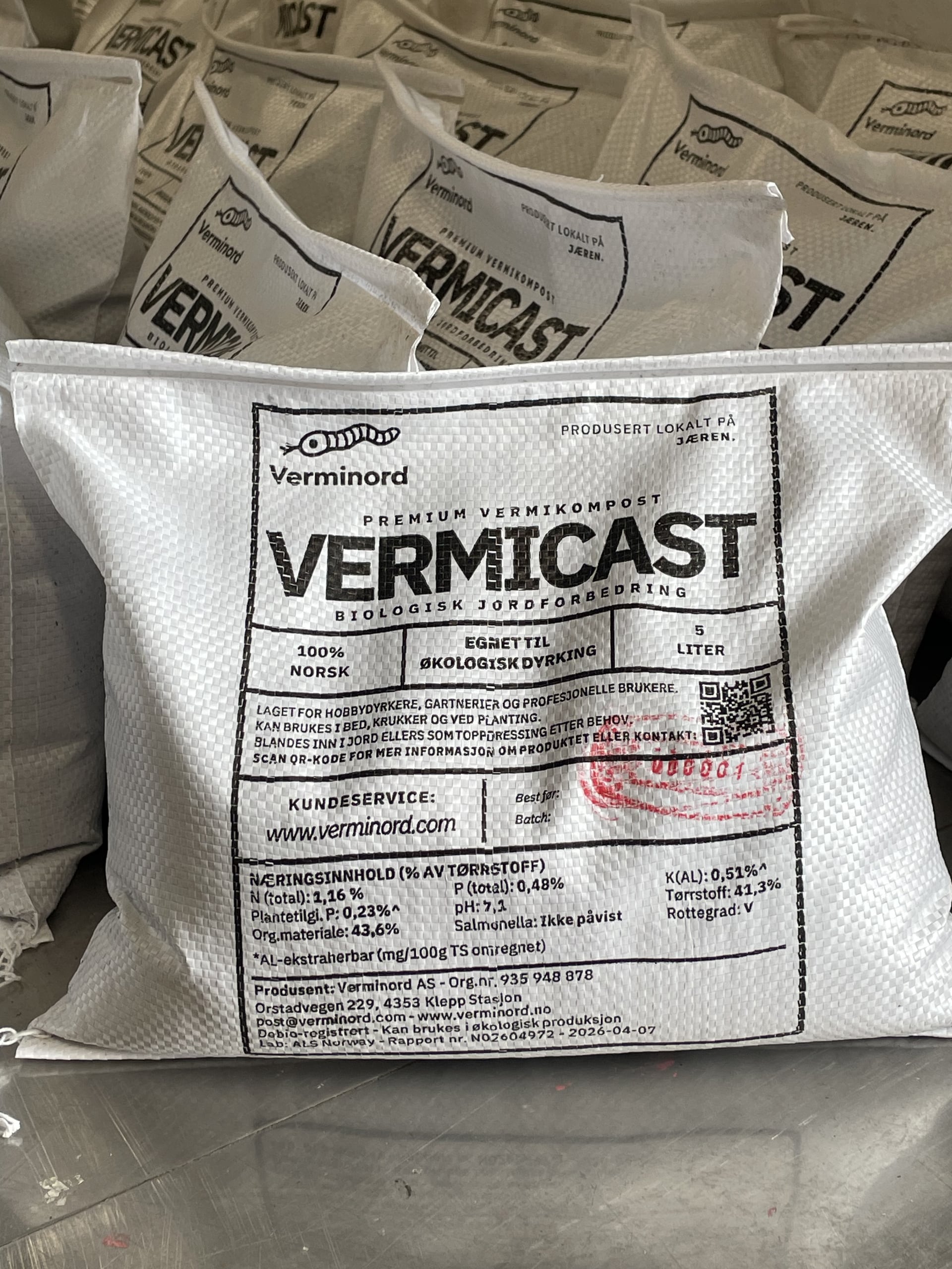 VermiCast-sekk med næringsinnholdet fra ALS-analysen trykt på etiketten